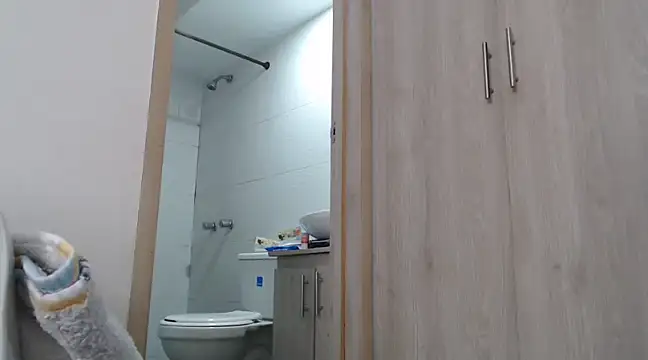 Skarlet Adams28 online show from 10, 12, 2024