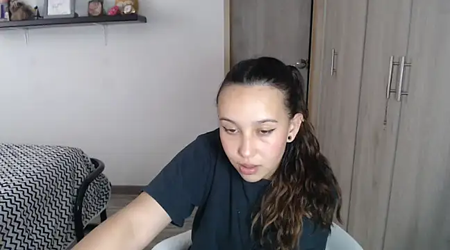 Skarlet Adams28 online show from 10, 12, 2024