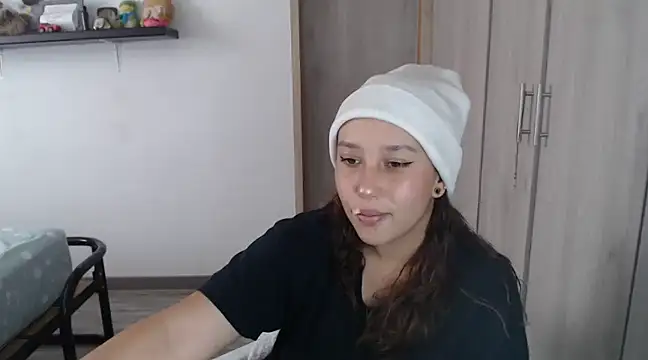 Skarlet Adams28 online show from 9, 1, 2025