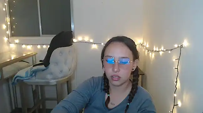 Skarlet Adams28 online show from 1, 2, 2025