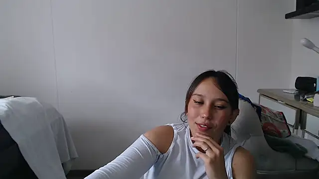 Skarlet Adams28 online show from 12, 2, 2025