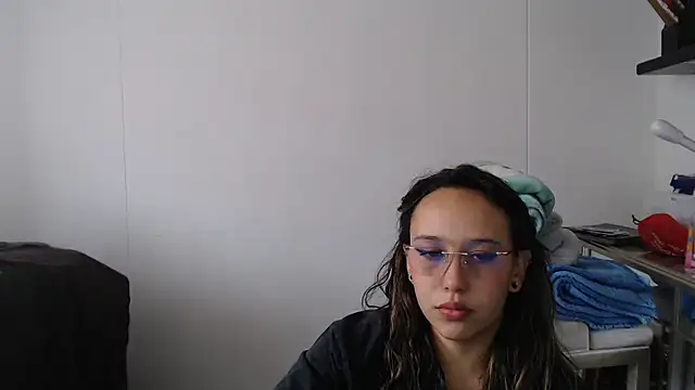 Skarlet Adams28 online show from 18, 2, 2025