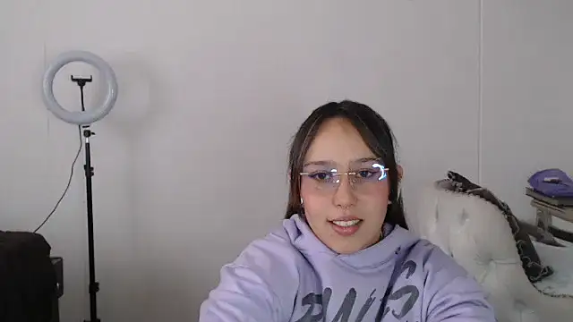 Skarlet Adams28 online show from 9, 3, 2025