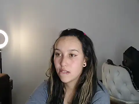 Skarlet Adams28 online show from 13, 3, 2025