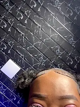 Snapshot of Thyana_LS chatting on 1, 11, 2025 Thyana LS online show from 1, 11, 2025