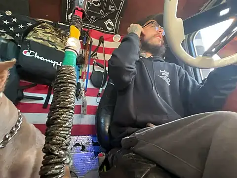 Snapshot of XMeF10 chatting on 23, 11, 2025 XMeF10 online show from 23, 11, 2025