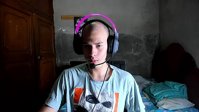 Snapshot of bruce_kane21 chatting on 11, 9, 2025 bruce kane21 online show from 11, 9, 2025