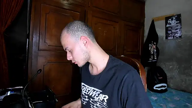 Snapshot of bruce_kane21 chatting on 26, 11, 2025 bruce kane21 online show from 26, 11, 2025