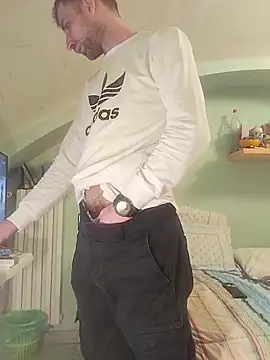 Snapshot of Davlupweed93 chatting on 2, 4, 2026 Davlupweed93 online show from 2, 4, 2026