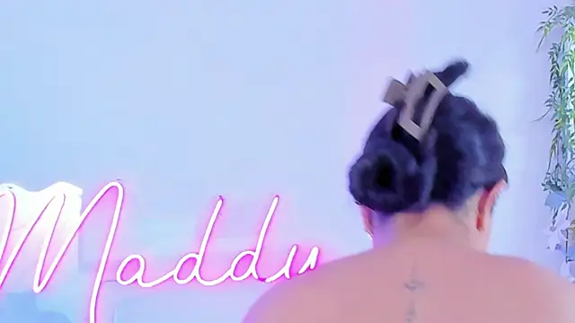 MaddyParisi online show from 8, 3, 2025