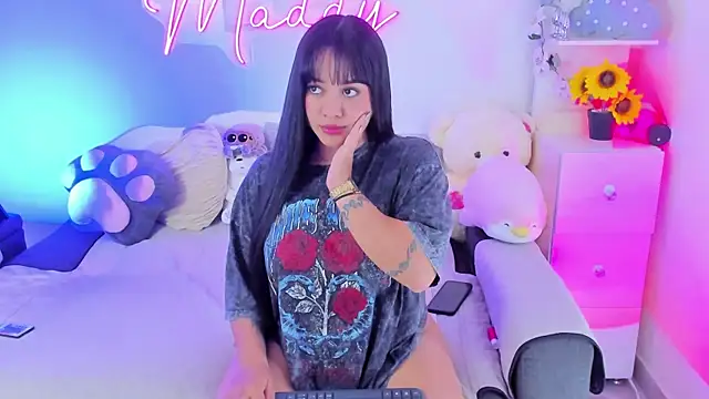 MaddyParisi online show from 11, 3, 2025