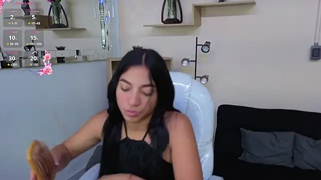 Snapshot of Saray_reyes chatting on 3, 11, 2025 Saray reyes online show from 3, 11, 2025