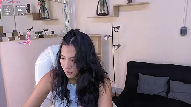 Snapshot of Saray_reyes chatting on 7, 11, 2025 Saray reyes online show from 7, 11, 2025