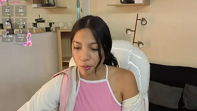 Snapshot of Saray_reyes chatting on 21, 11, 2025 Saray reyes online show from 21, 11, 2025