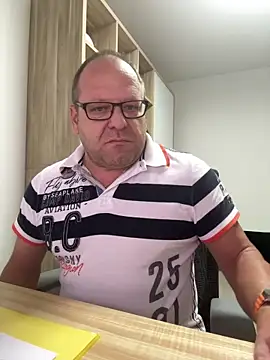 coupleLatinaLovers online show from 10, 10, 2025