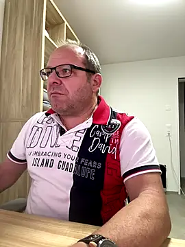 coupleLatinaLovers online show from 3, 12, 2025