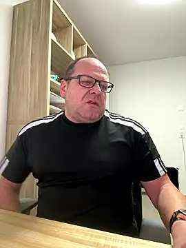 coupleLatinaLovers online show from 13, 1, 2026