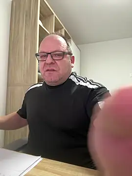 coupleLatinaLovers online show from 19, 1, 2026