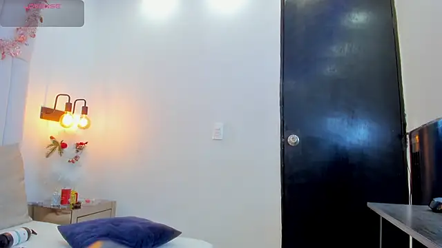 Snapshot of chloe_zulay chatting on 16, 12, 2025 chloe zulay online show from 16, 12, 2025