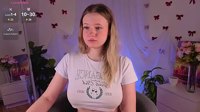 Snapshot of MaydaFoulk chatting on 6, 3, 2026 MaydaFoulk online show from 6, 3, 2026