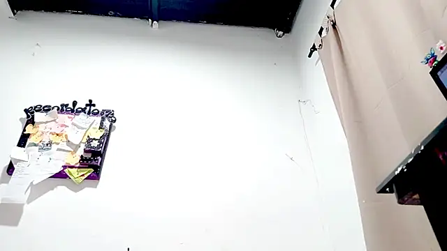 PetiteIvoryQueen19 online show from 13, 10, 2025