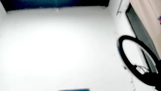 PetiteIvoryQueen19 online show from 26, 11, 2025