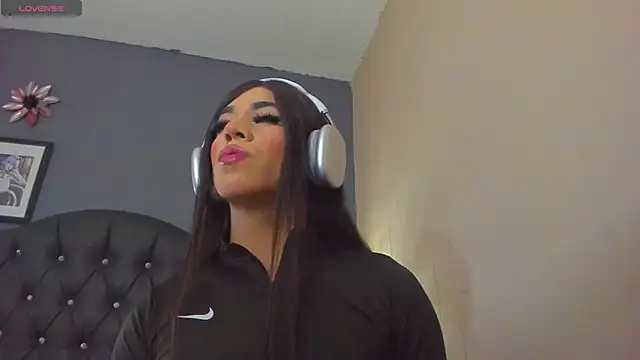 Kenia Fox online show from 18, 1, 2025