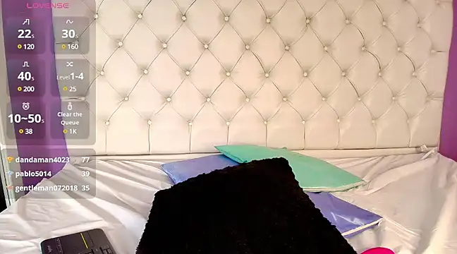 Snapshot of Trixiroy chatting on 14, 2, 2025 Trixiroy online show from 14, 2, 2025