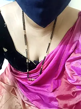 Snapshot of aliseanu chatting on 2, 11, 2025 aliseanu online show from 2, 11, 2025