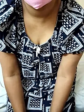 Snapshot of aliseanu chatting on 15, 11, 2025 aliseanu online show from 15, 11, 2025