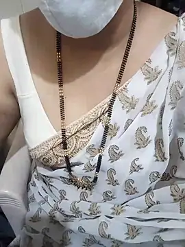 Snapshot of aliseanu chatting on 19, 11, 2025 aliseanu online show from 19, 11, 2025