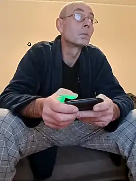 Snapshot of BesterJunge45 chatting on 10, 12, 2024 BesterJunge45 online show from 10, 12, 2024