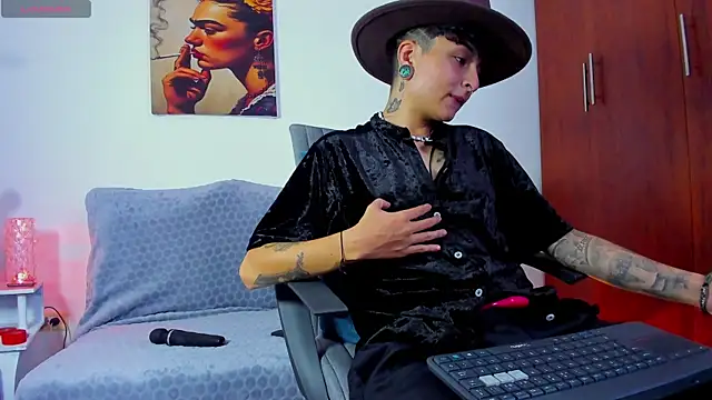 ZuryRamirez  online show from 15, 1, 2025