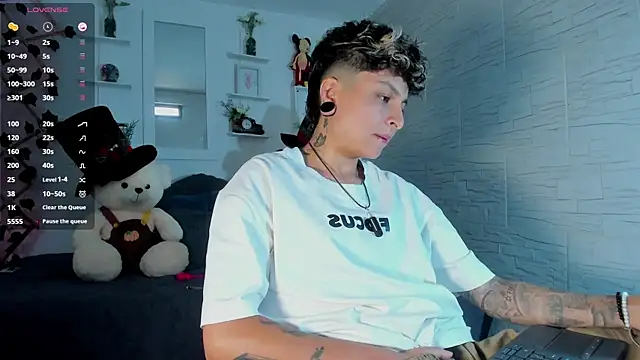 ZuryRamirez  online show from 10, 9, 2025