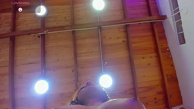 ashley  foxx  online show from 18, 1, 2025