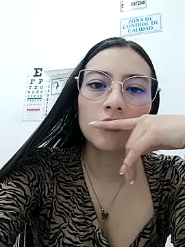 Snapshot of Cataleihaa chatting on 4, 4, 2026 Cataleihaa online show from 4, 4, 2026