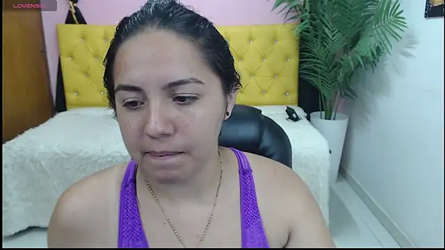 candiapole online show from 10, 1, 2025