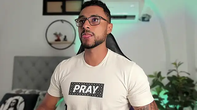 LiamGarcia1 online show from 14, 12, 2024