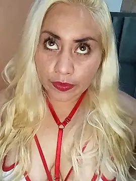 Snapshot of Mia_queenOfBlowjob chatting on 5, 12, 2024 Mia queenOfBlowjob online show from 5, 12, 2024