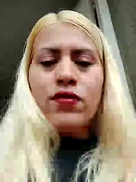 Snapshot of Mia_queenOfBlowjob chatting on 5, 12, 2024 Mia queenOfBlowjob online show from 5, 12, 2024