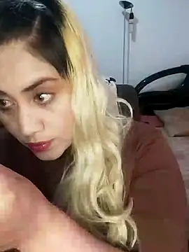 Snapshot of Mia_queenOfBlowjob chatting on 14, 10, 2025 Mia queenOfBlowjob online show from 14, 10, 2025