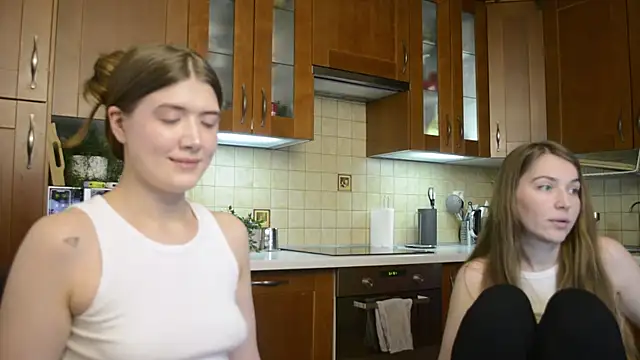 Snapshot of HotCaramellsTV chatting on 9, 2, 2026 HotCaramellsTV online show from 9, 2, 2026