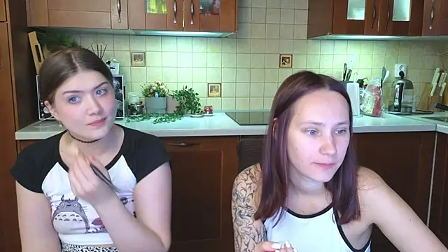 Snapshot of HotCaramellsTV chatting on 27, 3, 2026 HotCaramellsTV online show from 27, 3, 2026