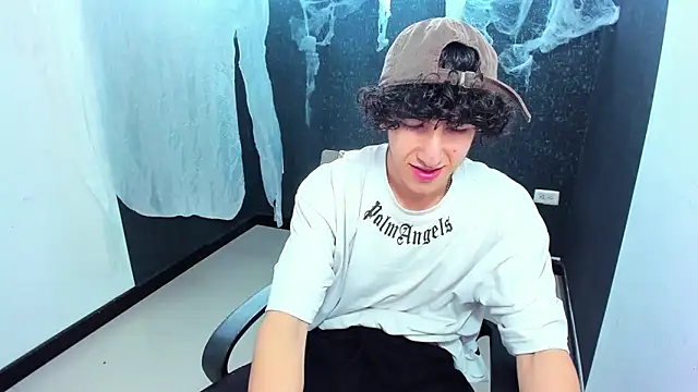 Snapshot of Kerverr_ chatting on 11, 10, 2025 Kerverr online show from 11, 10, 2025