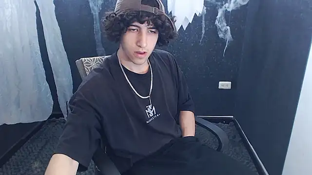 Snapshot of Kerverr_ chatting on 5, 11, 2025 Kerverr online show from 5, 11, 2025