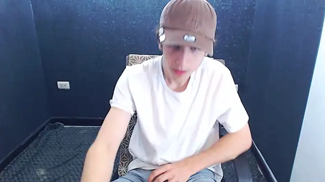 Snapshot of Kerverr_ chatting on 8, 11, 2025 Kerverr online show from 8, 11, 2025