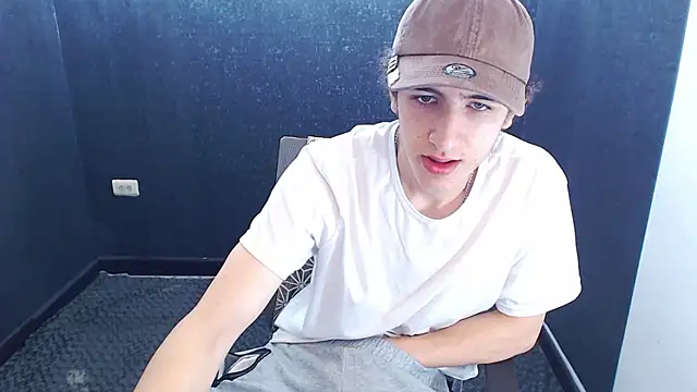 Snapshot of Kerverr_ chatting on 9, 11, 2025 Kerverr online show from 9, 11, 2025