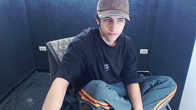 Snapshot of Kerverr_ chatting on 10, 11, 2025 Kerverr online show from 10, 11, 2025