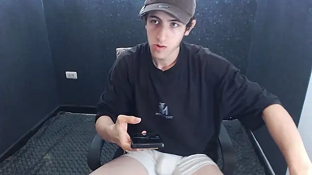 Snapshot of Kerverr_ chatting on 14, 11, 2025 Kerverr online show from 14, 11, 2025