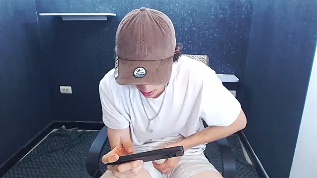 Snapshot of Kerverr_ chatting on 25, 11, 2025 Kerverr online show from 25, 11, 2025